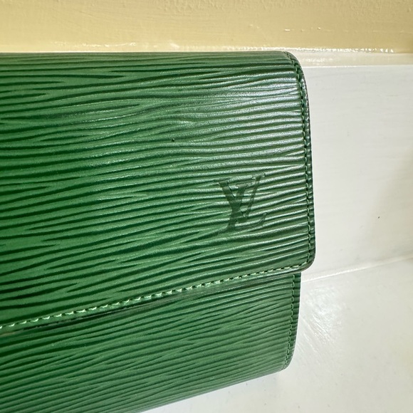 Louis Vuitton Epi GREEN Textured Wallet Like New! Authentic and Dust Bag - Picture 14 of 16